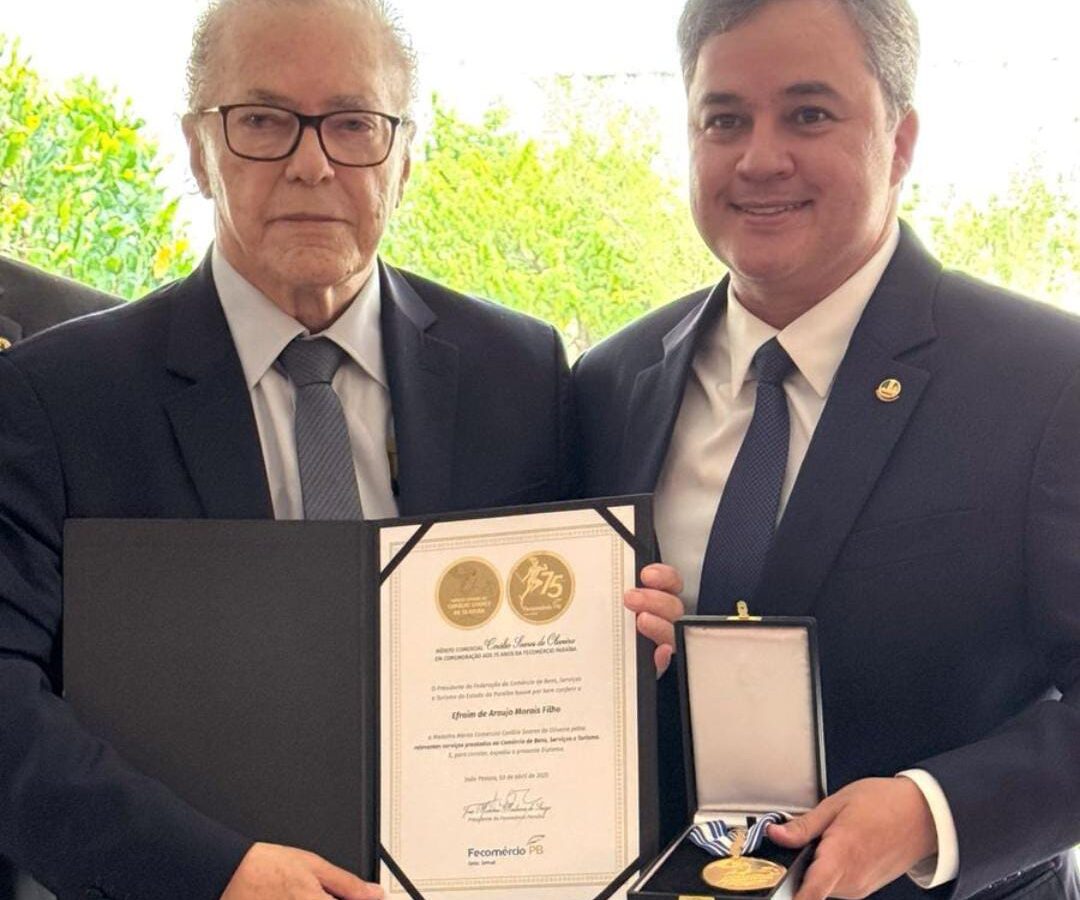 Fecomércio-PB homenageia, em Brasília, senador Efraim Filho com Medalha Mérito Comercial Corálio Oliveira