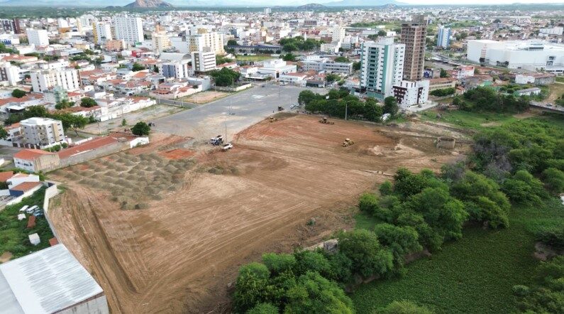 Prefeitura de Patos intensifica obras de ampliação no Terreiro do Forró para o São João