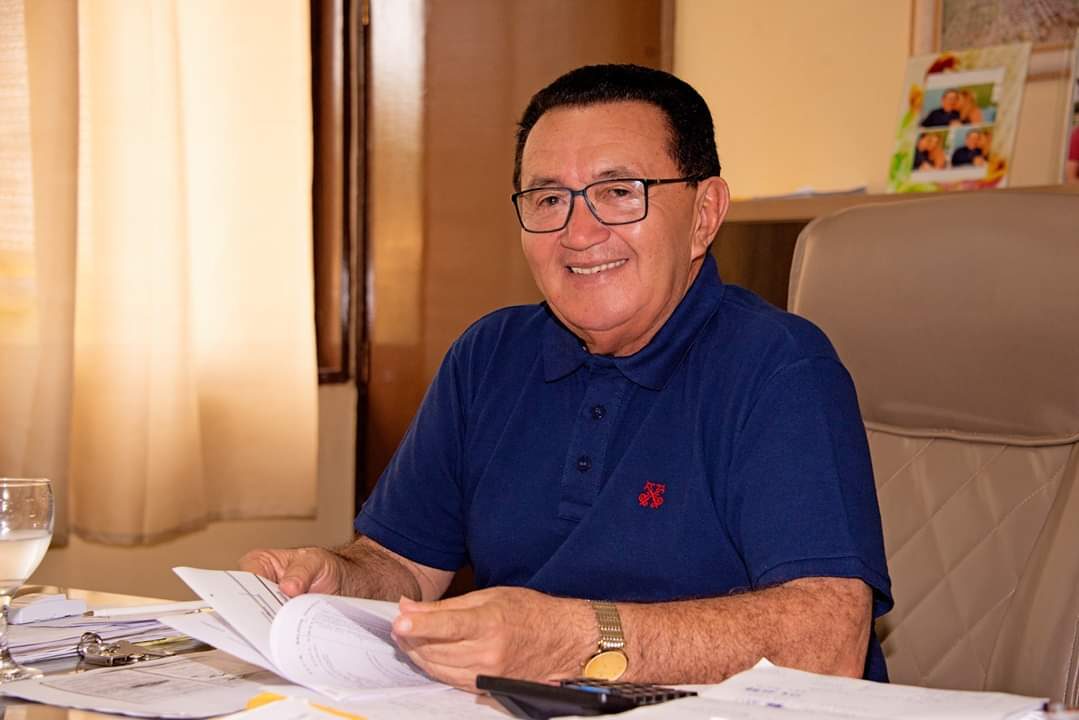 Ex-prefeito vira alvo do MPPB suspeito de praticar promoção pessoal em redes sociais oficiais do município