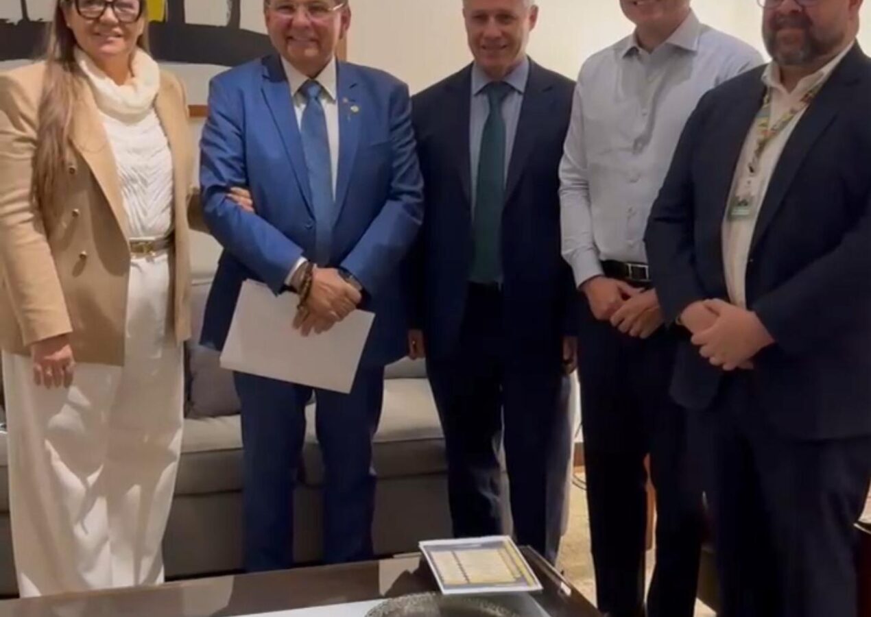 Adriano Galdino se reúne com ministro da Agricultura e Hugo Motta e garante reavaliação do repasse do Garantia-Safra