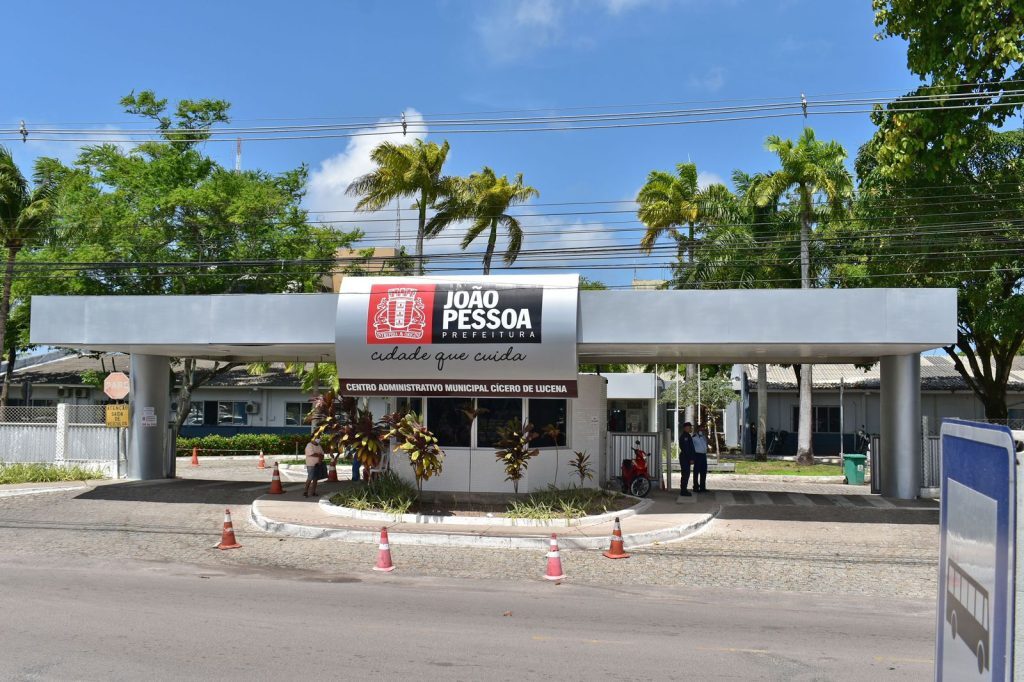 Cícero Lucena antecipa pagamento de primeira parcela do 13° salário para o Dia dos Namorados