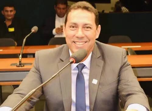 Prefeito de Lucena registra boletim de ocorrência após sofrer ameaças e ser monitorado com drones