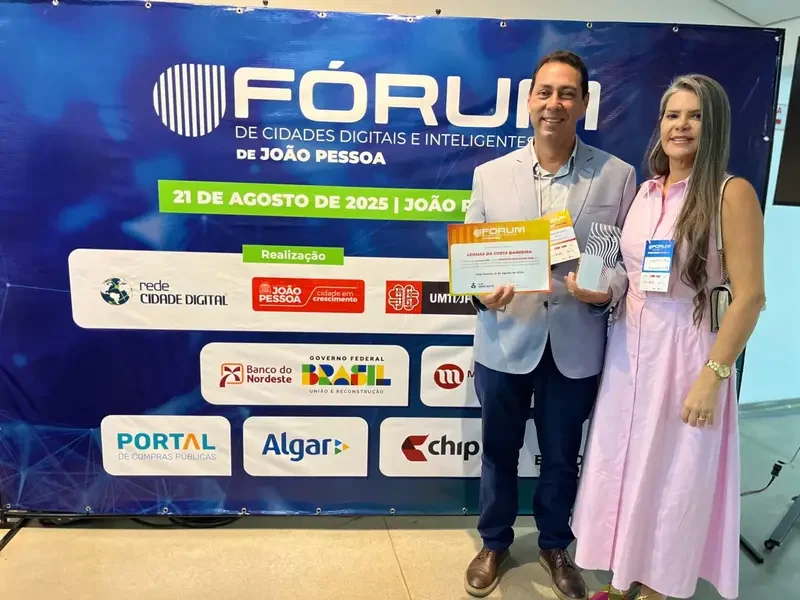 PREFEITO INOVADOR – Léo Bandeira recebe prêmio de reconhecimento por avanço na Educação Tecnológica em Lucena