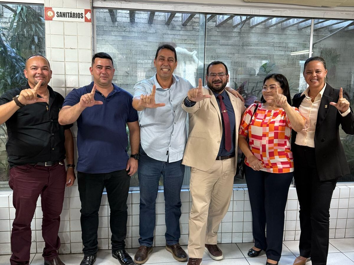 Léo Bandeira se reúne com vereadores e discute projetos para o desenvolvimento de Lucena