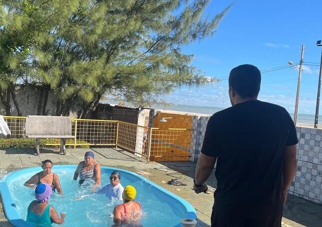 Secretaria de Saúde de Lucena promove aulas de hidroginástica com foco na promoção da saúde e na melhoria da qualidade de vida dos participantes