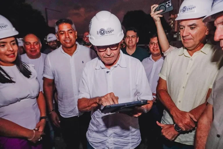 Cícero Lucena inicia modernização da iluminação pública com tecnologia de Cidades Inteligentes