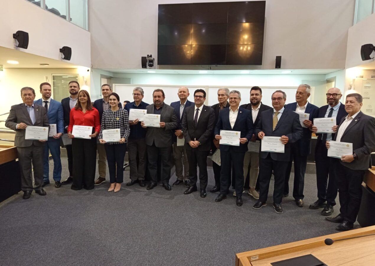 Em sessão proposta por Eduardo Carneiro, ALPB concede medalha Celso Furtado ao Farol de Desenvolvimento da Paraíba