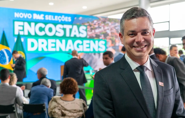 André Coutinho garante R$ 30 milhões para obras de drenagem no Renascer