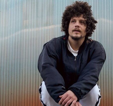 Chico Chico apresenta turnê “Estopim” em João Pessoa e Campina Grande em outubro