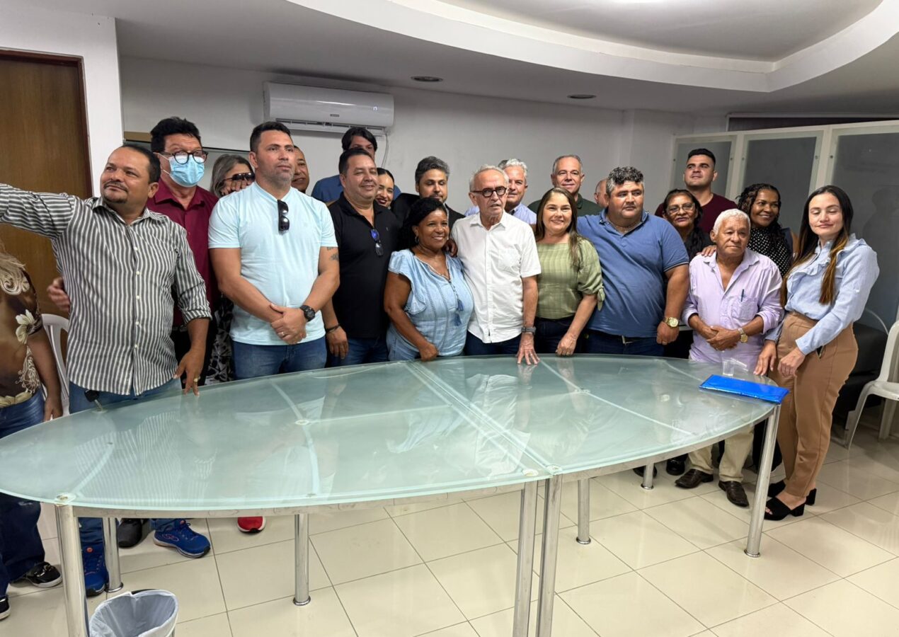 Suplentes de vereadores do Solidariedade rompem com Eduardo Carneiro e declaram apoio a Cícero Lucena