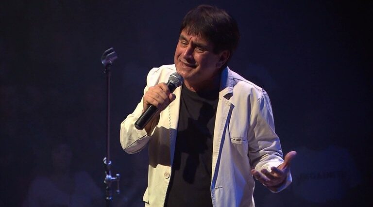 Biafra celebra 45 anos de carreira com show emocionante no Teatro Paulo Pontes no dia 04 de novembro