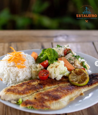 Estaleiro Restaurante tem cardápio com opções de pratos executivos e infantis; saboreie