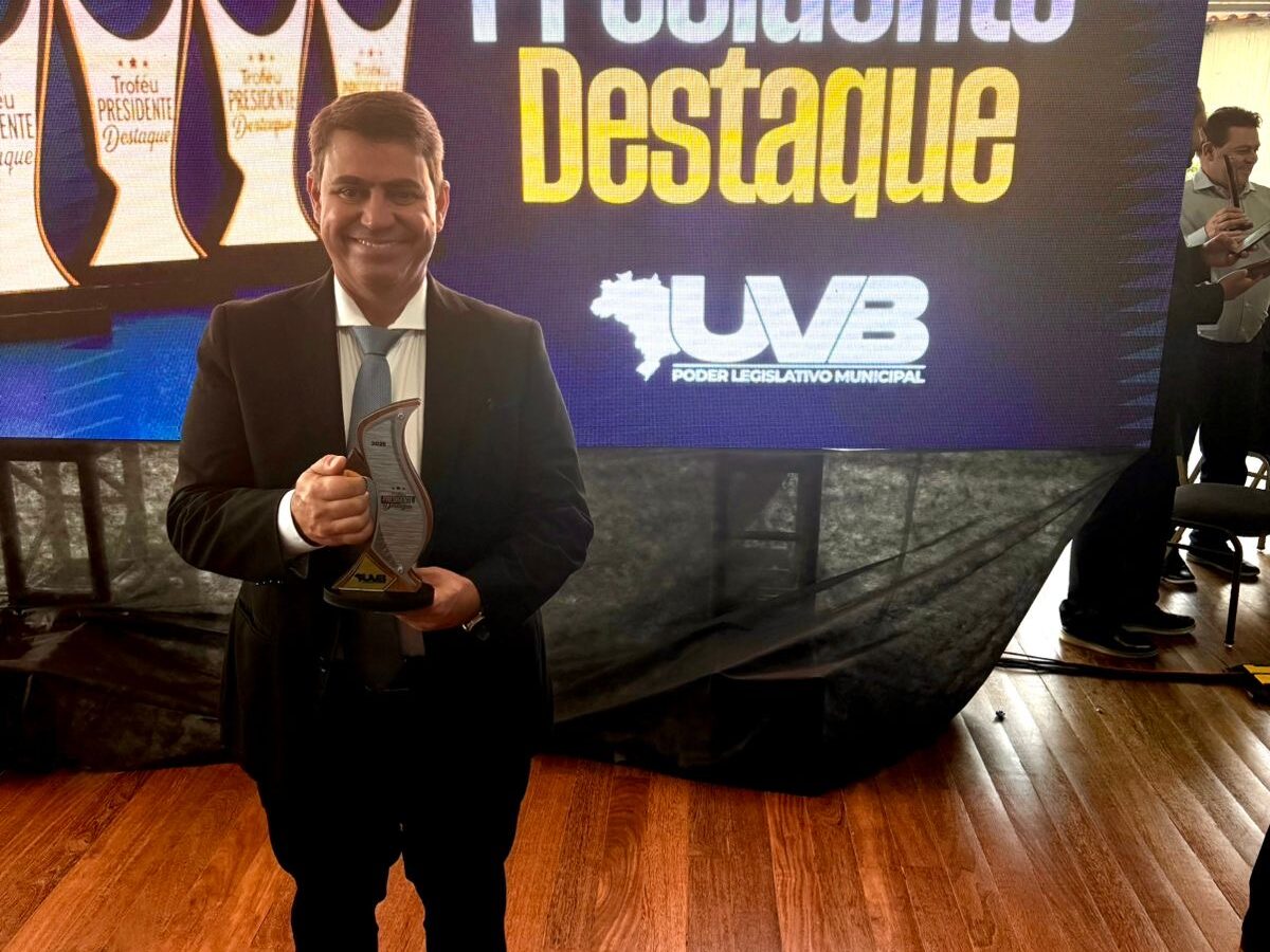 Dinho recebe Troféu Destaque Nacional entre vereadores de todo o país