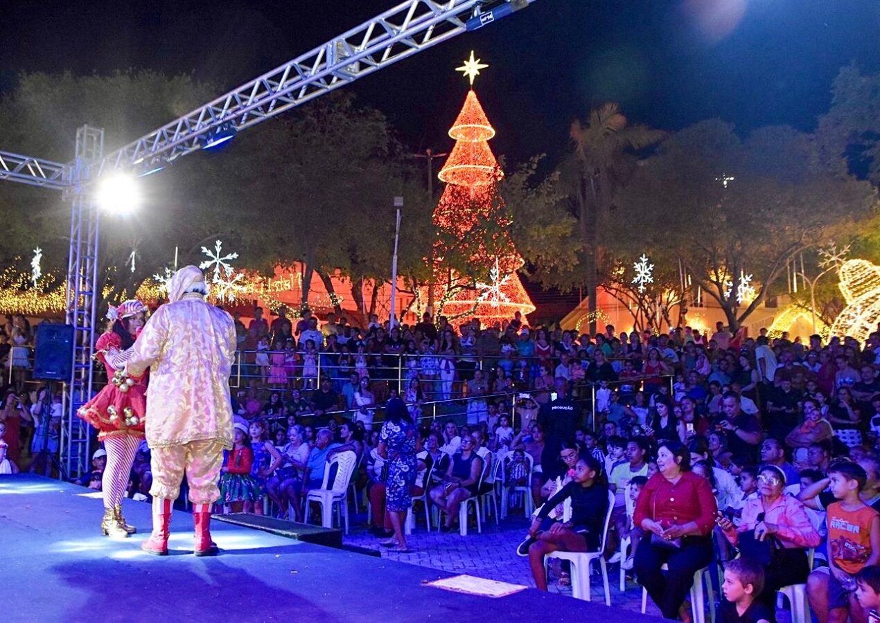 Natal da Gente 2025: Patos entra no clima com desfile, iluminação da praça e espetáculo natalino