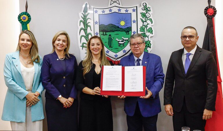 João Azevêdo celebra acordo com a AGU que garante R$ 2,3 bilhões de recursos do Fundef a professores e infraestrutura escolar