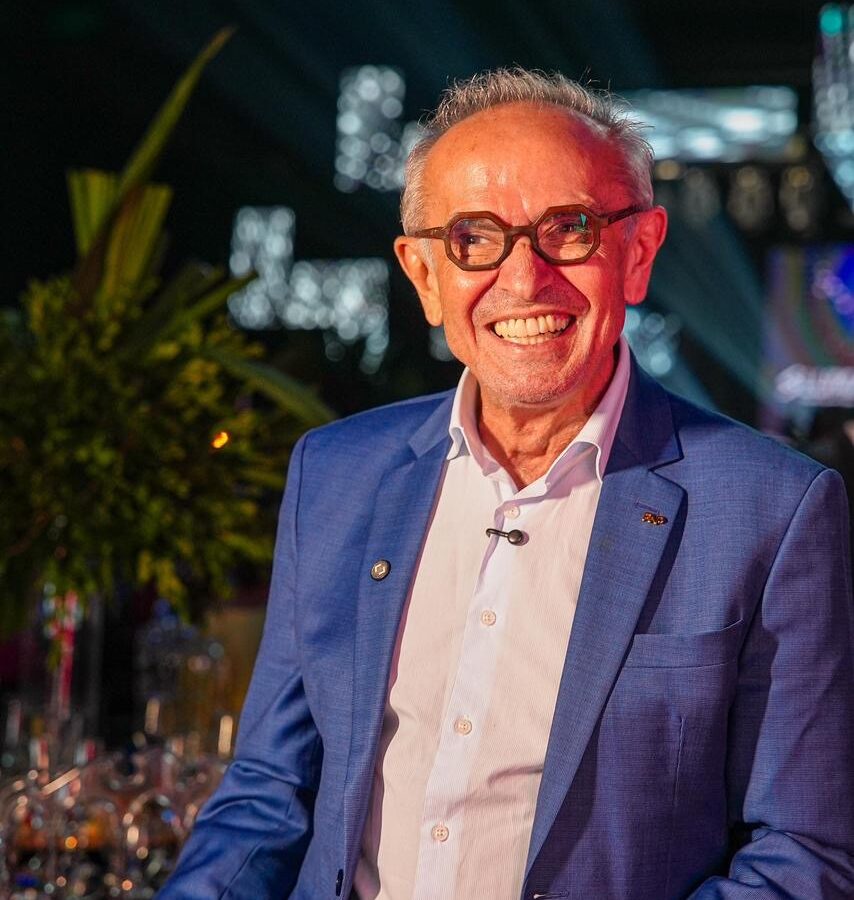 Cícero Lucena recebe prêmio de melhor prefeito da Paraíba em Patos