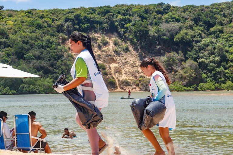 Praia Limpa realiza ações nos municípios do Conde e de Lucena neste fim de semana