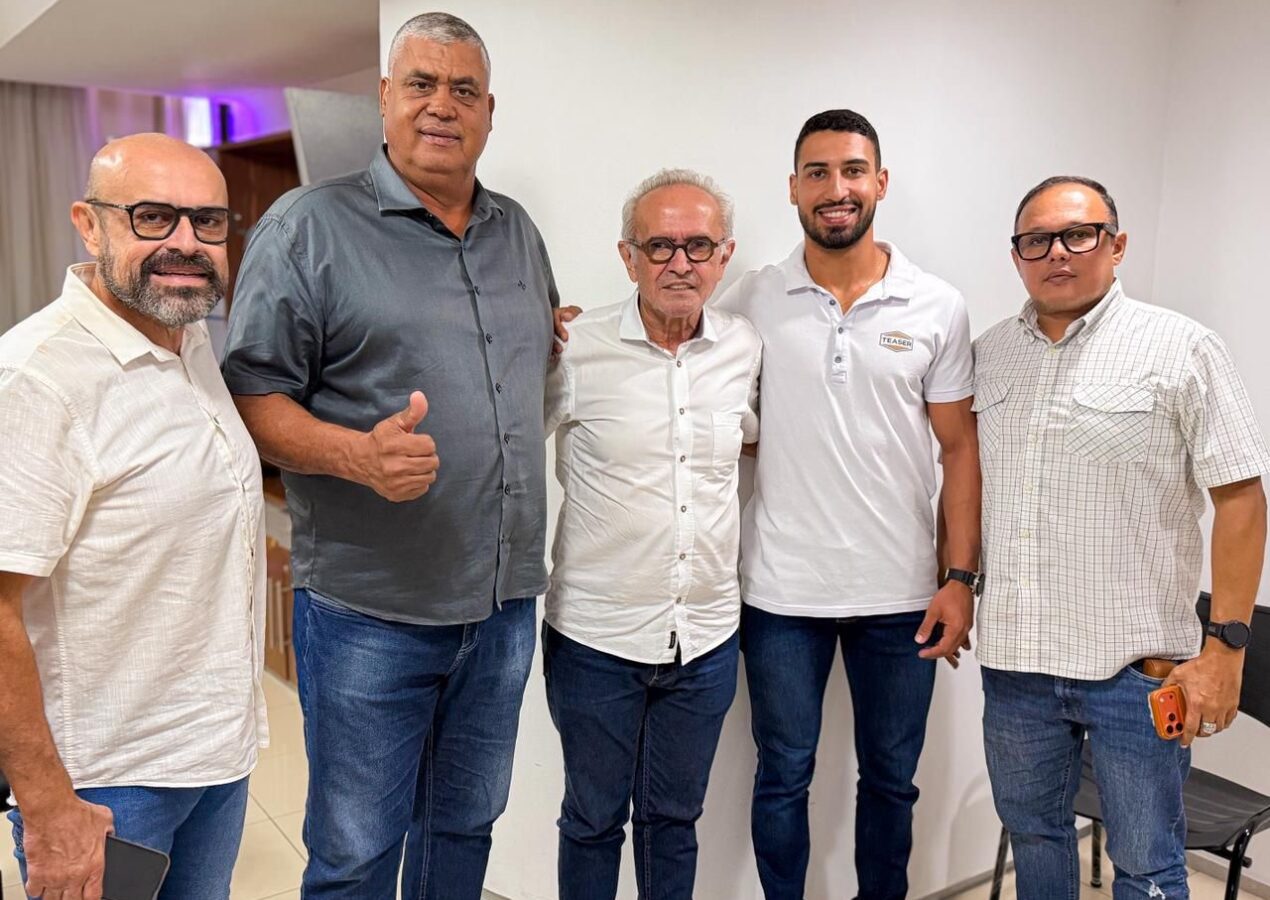 Cícero Lucena recebe apoio de grupo de oposição da cidade de Conceição