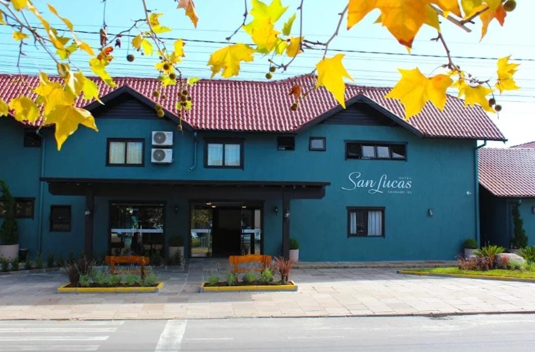 Em Gramado hospede-se no Hotel San Lucas, sua casa fora de casa