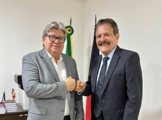 Reajuste de salários anunciado pelo governador valoriza os servidores e impulsiona o desenvolvimento da Paraíba, diz Tião Gomes