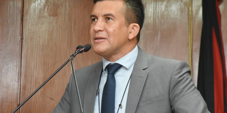 Carlão pelo Bem comemora desempenho de Flávio Bolsonaro nas pesquisas e critica Lula por gastos com cartão corporativo