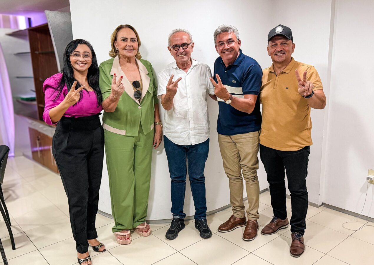 Cícero Lucena amplia base em Paulista com apoio do ex-prefeito Valmar e quatro vereadores