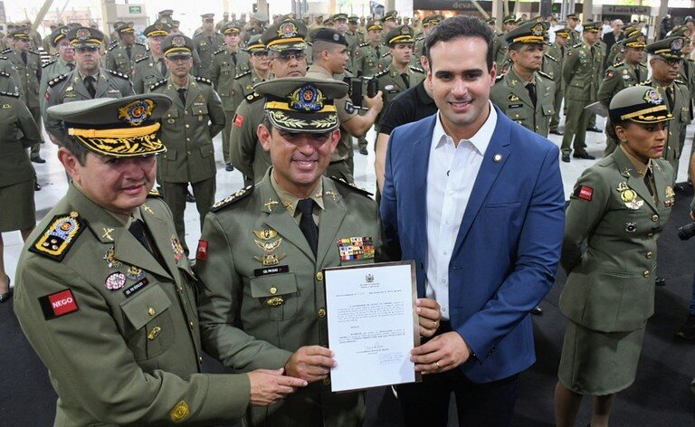 Lucas Ribeiro entrega atos promocionais a oficiais da Polícia Militar da Paraíba e destaca valorização do Governo na Segurança Pública