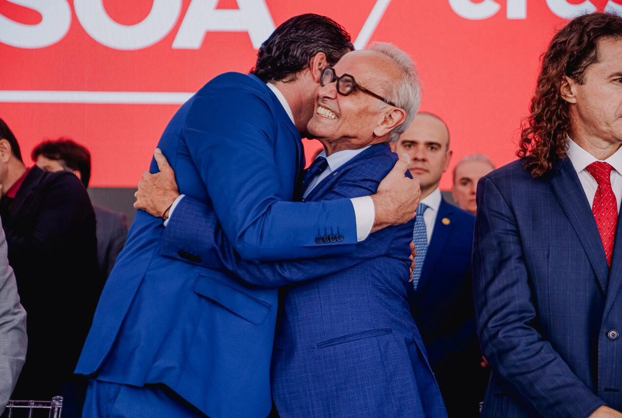 Cícero Lucena passa a faixa de prefeito para disputar o Governo: “Se me perguntarem o porquê, é porque viemos para servir”