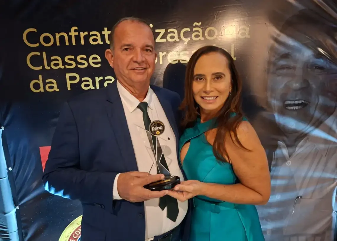 Carlos Magno é homenageado com Troféu da Revista Painel Empresarial durante festa dos 100 maiores contribuintes de ICMS da Paraíba