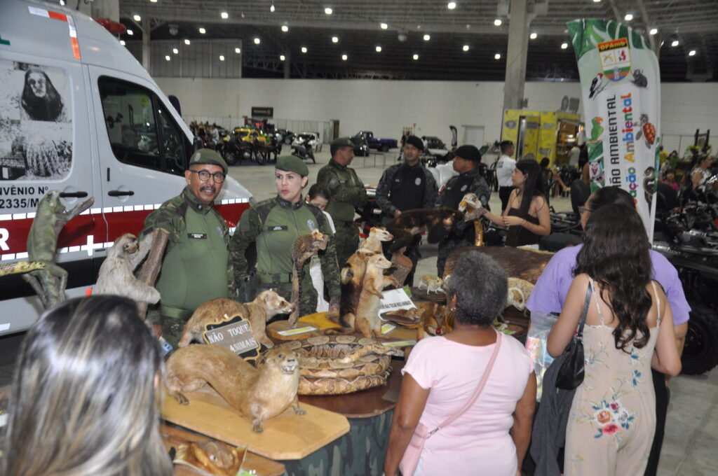 Mostra Militar da BMB faz sucesso e atrai atenção de crianças e adultos
