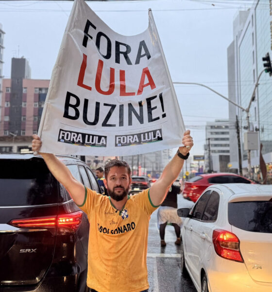 Sob chuva, Fábio Lopes lidera buzinaço contra o governo Lula em João Pessoa