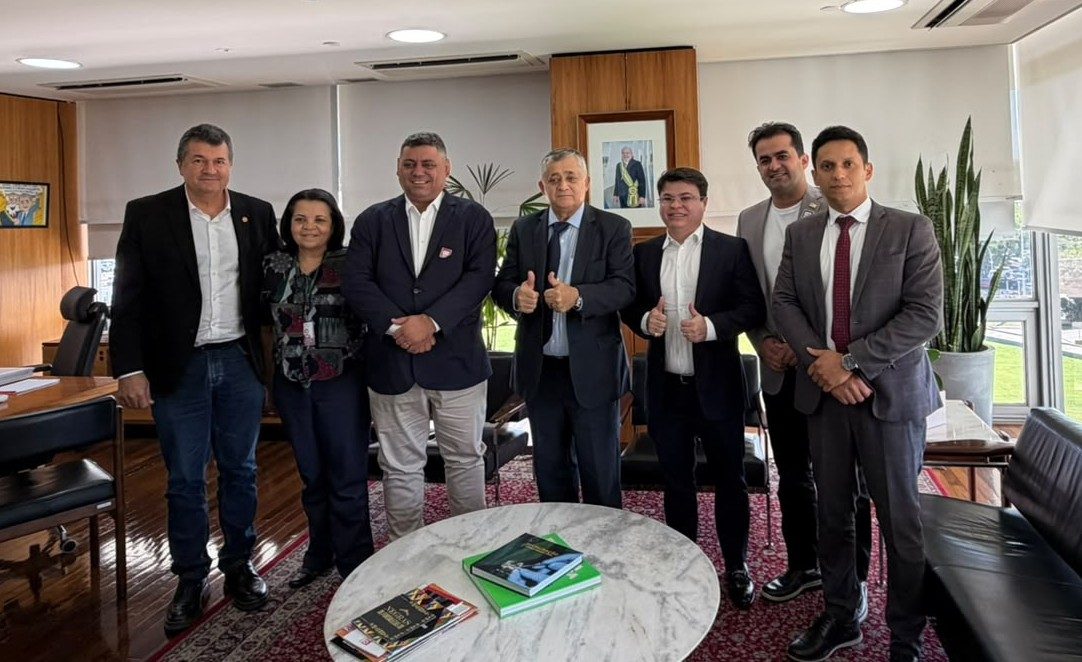 Famup se reúne com ministro das Relações Institucionais para discutir PECs 253 e 231 em defesa do 1% do FPM